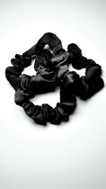 Charger l'image dans la visionneuse de la galerie, élastique à cheveux en soie noire